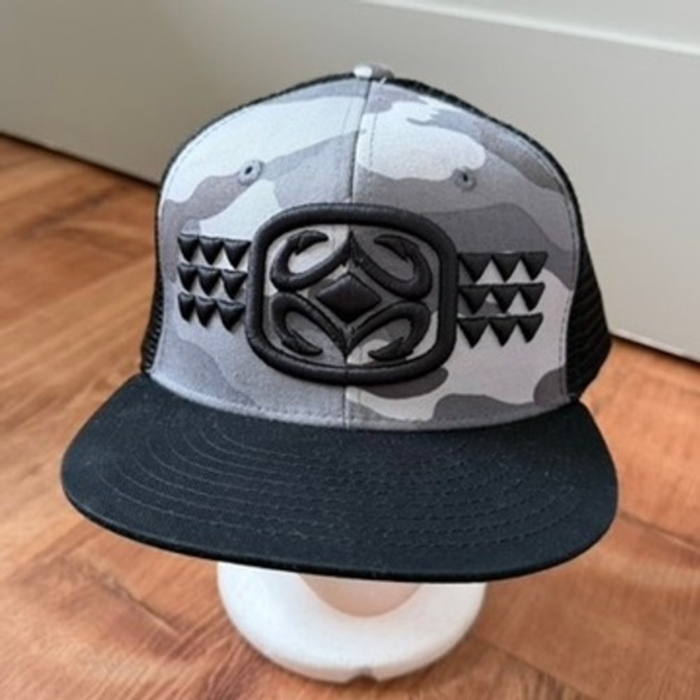 Maui Built Trucker Hat Mens OSFM Black Grey Camo Hook Logo Snapback Cap Hawaiian